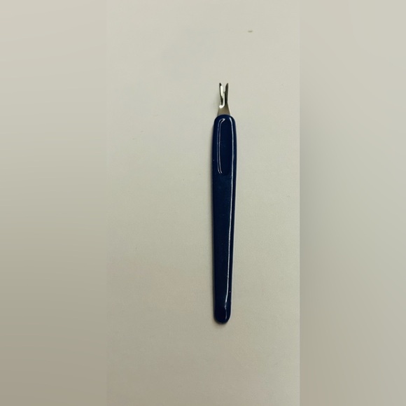 New Sassy + Chic Purple Nail Grooming Kit 6 Pieces Home or Travel Great Gift - Picture 10 of 16